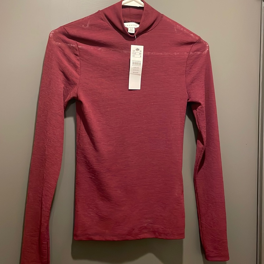 Top shop, new with tags, great, holiday color, tissue turtleneck